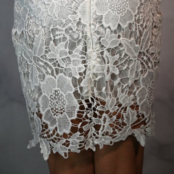 White Crochet / Lace Floral Skirt- Size Large - Picture 3 of 4